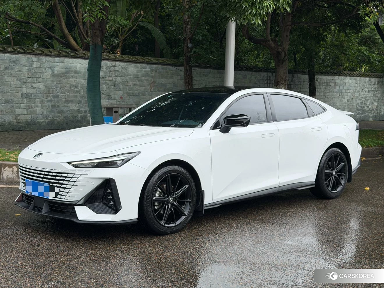 Chang'an UNI-V 2023 Белый из Китая, фото 2