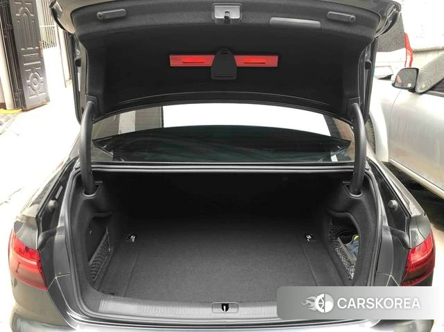 Audi A4L id 4300998 из Китая 12