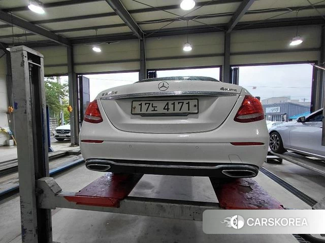 Mercedes-Benz E-Class W213 2018 Белый из Кореи, фото 2