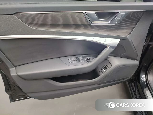 Audi A6L id 4216945 из Китая 12