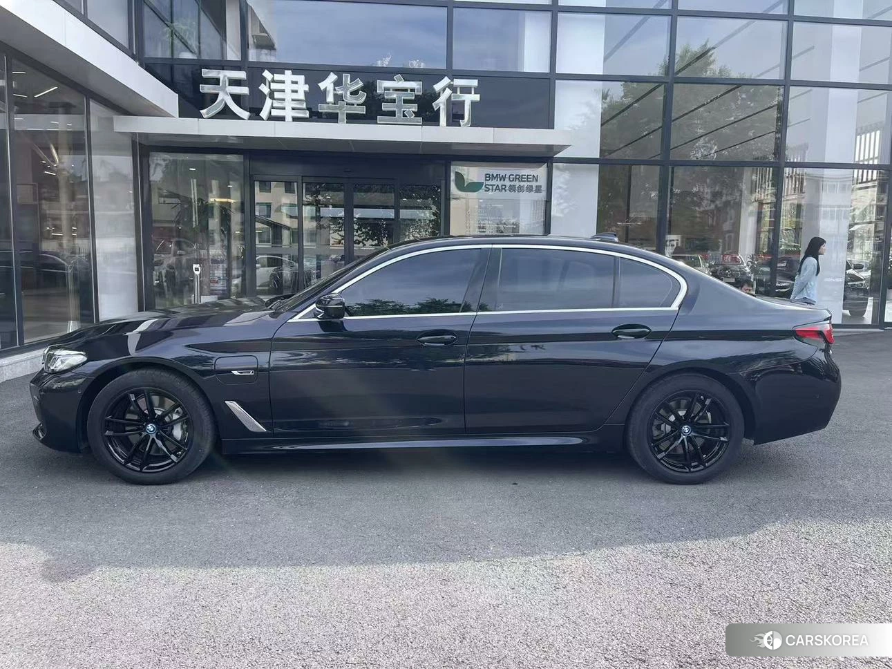 BMW 5 series PHEV 2022 Черный из Китая, фото 2