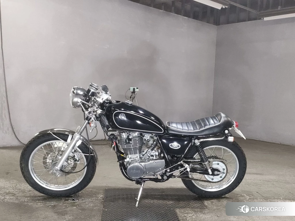 Проданный Yamaha SR 400 2011 из Японии