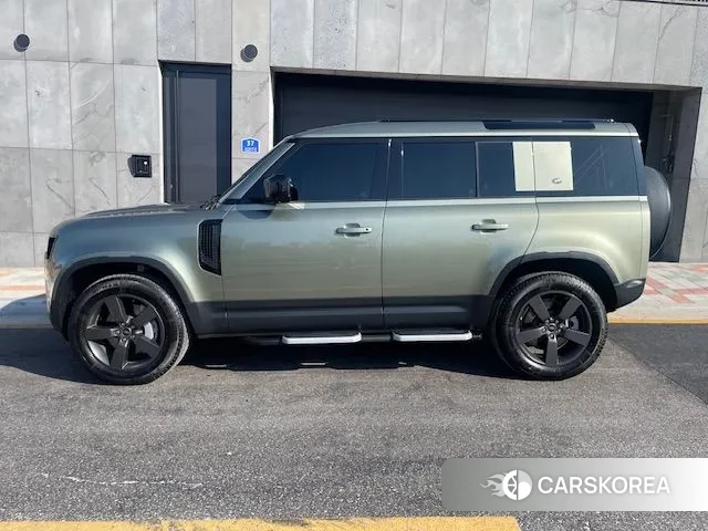 Land Rover Defender (L663) 2023 Зеленый из Кореи, фото 2