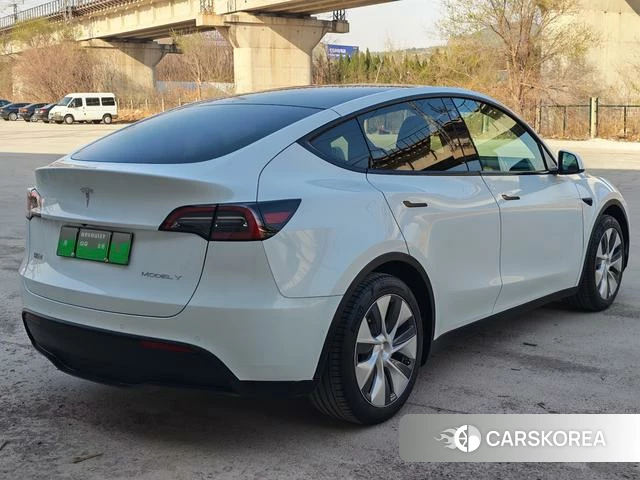 Tesla Model Y 2023 Белый из Китая, фото 3