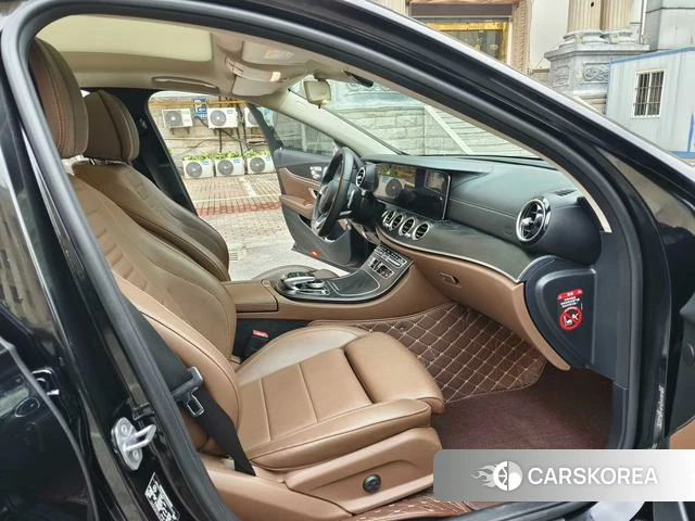 Mercedes-Benz E-class 2018 Черный из Китая, фото 2