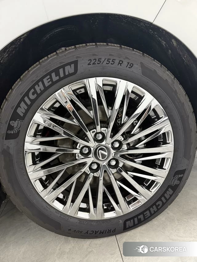 Lexus LM id 4298375 из Китая 10