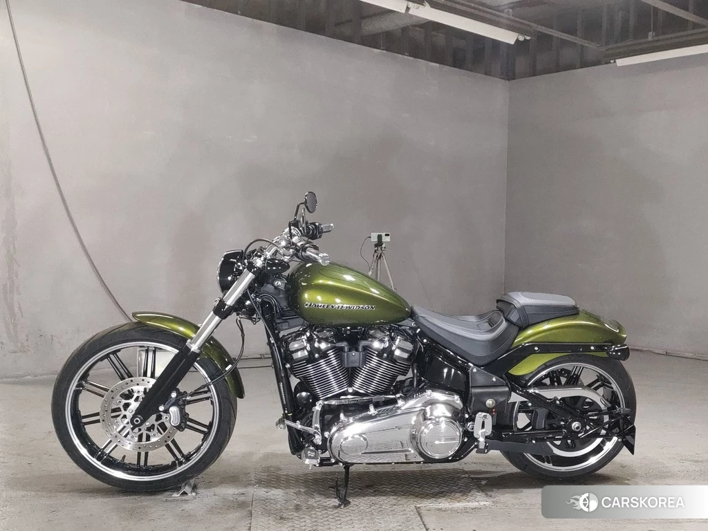 Проданный Harley-Davidson Softail Breakout FXBRS1868 2022 из Японии, фото 2