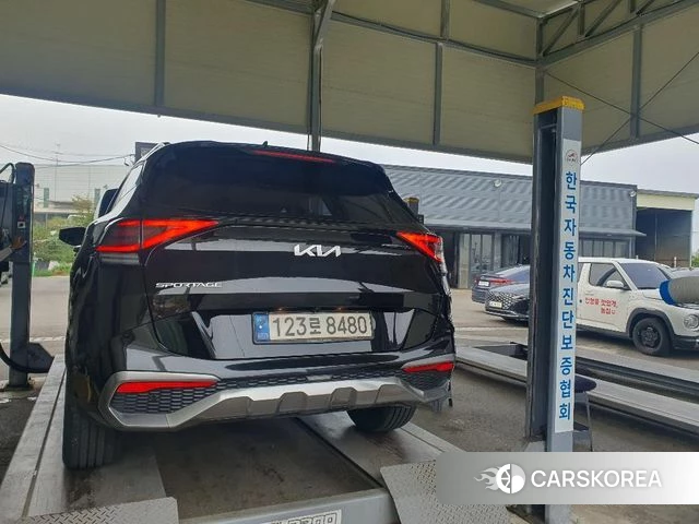 Kia Sportage 5th Generation 2022 Черный из Кореи, фото 2