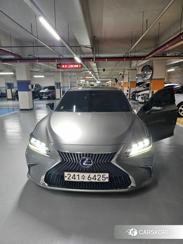 Lexus ES300h 7th generation 2021 Серебристо-серый из Кореи, фото 2