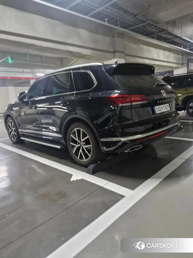 Volkswagen Touareg 3rd generation 2020 Черный из Кореи, фото 2
