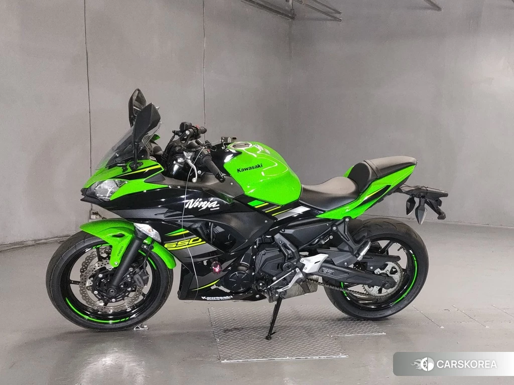 Проданный Kawasaki NINJA 650 2018 из Японии