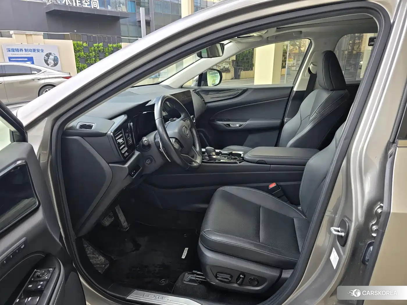 Lexus NX 2022 Silver/gray из Китая, фото 2