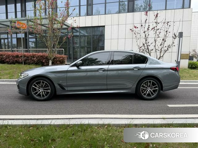 BMW 5 series (imported) 2022 Другой из Китая, фото 3