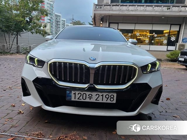 BMW 5 Series (G60) 2024 Белый из Кореи, фото 6