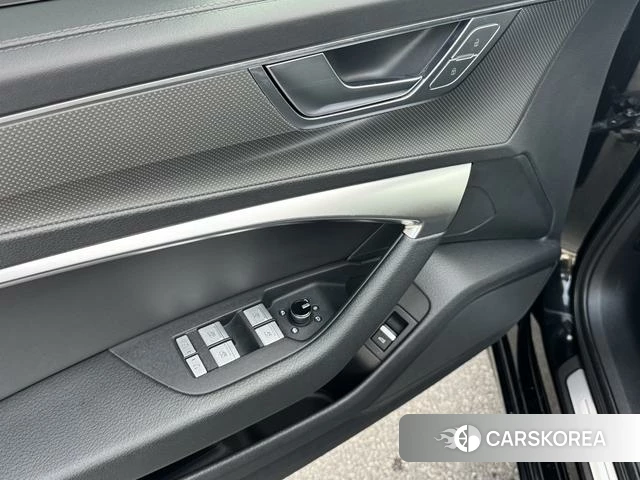 Audi A6L id 4328814 из Китая 12