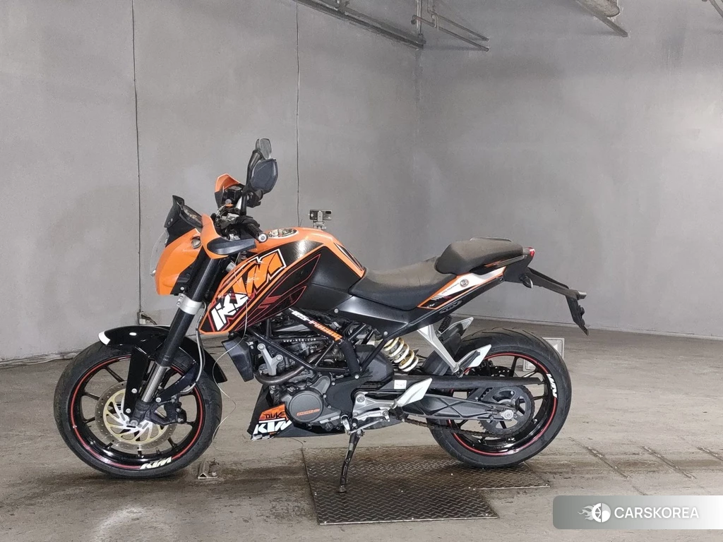 Проданный KTM 125 DUKE 2011 из Японии, фото 2