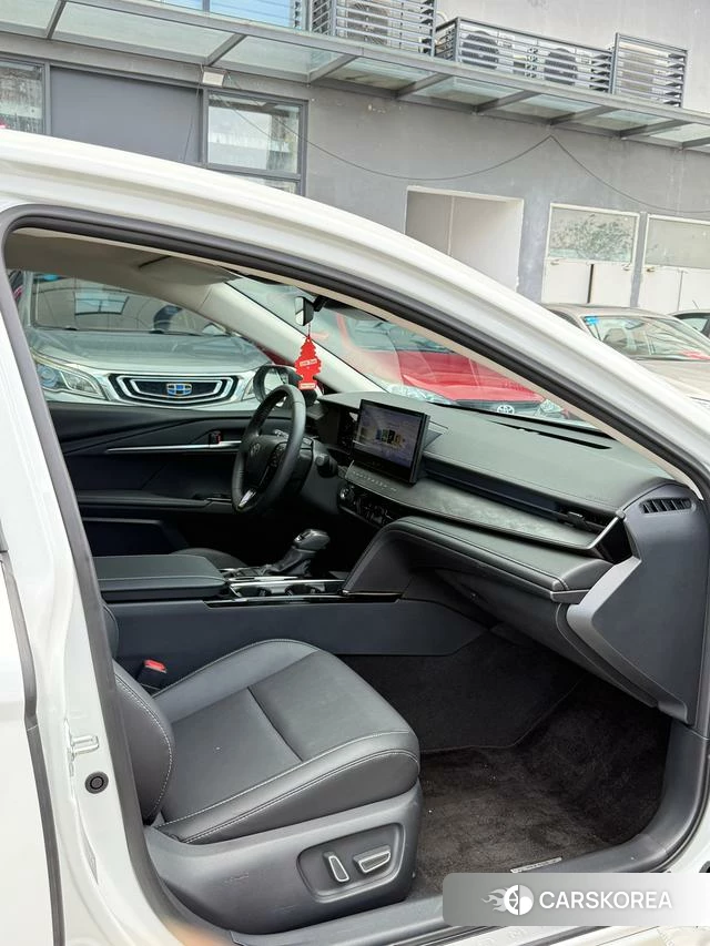 Toyota Camry 2025 Белый из Китая, фото 2