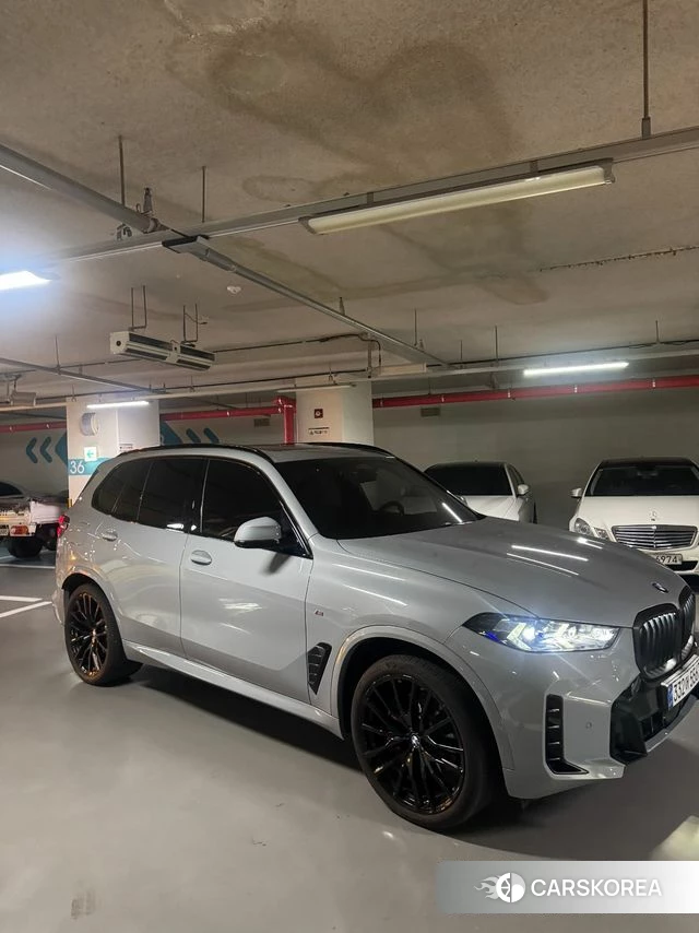 BMW X5 (G05) 2025 Светло-серебряный цвет из Кореи, фото 2