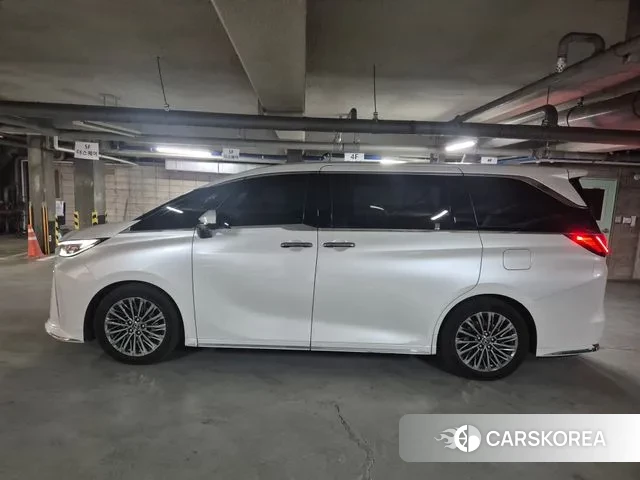 Lexus LM Second Generation 2024 Белый из Кореи, фото 2