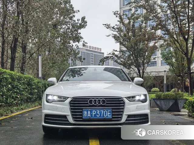 Audi A7 2018 Белый из Китая, фото 2