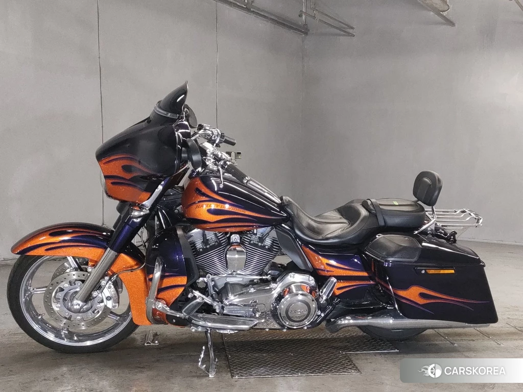 Проданный Harley-Davidson Street Glide FLHXSE1800 CVO 2015 из Японии, фото 2