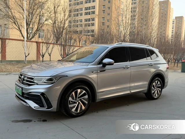 Volkswagen Tiguan L PHEV 2024 Серебристо-серый из Китая, фото 2
