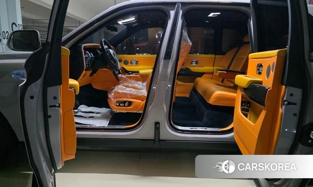 Rolls-Royce Cullinan 2023 Серебристо-серый из Кореи, фото 2