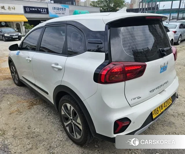 Kia Niro Plus 2022 Белый из Кореи, фото 2