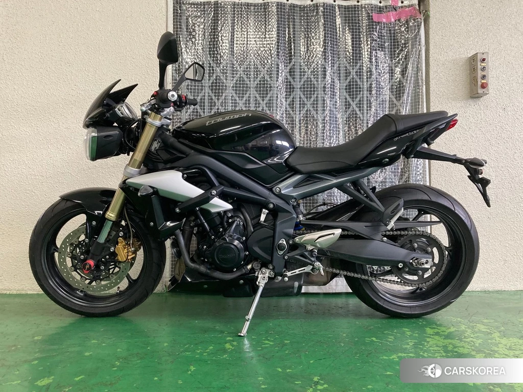 Проданный Triumph STREET TRIPLE 2014 из Японии, фото 2