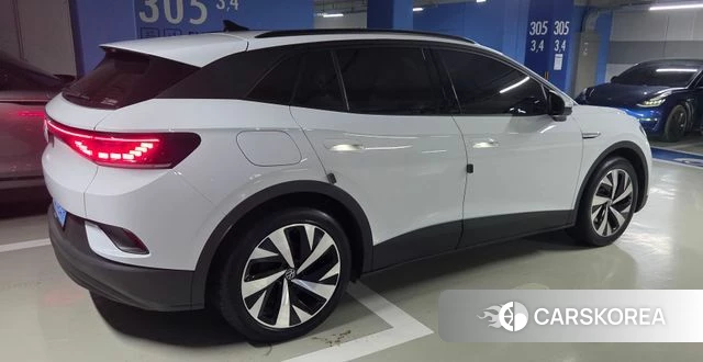 Volkswagen ID.4 2023 Белый из Кореи, фото 2