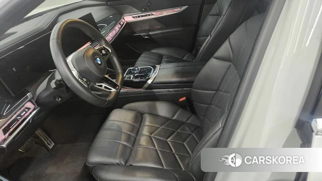 BMW 7 Series (G70) 2023 Белый из Кореи, фото 2