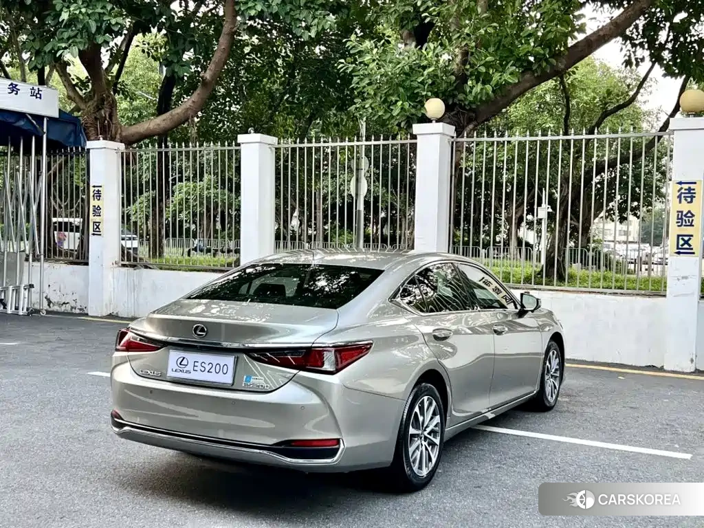Lexus ES 2021 Silver/gray из Китая, фото 2