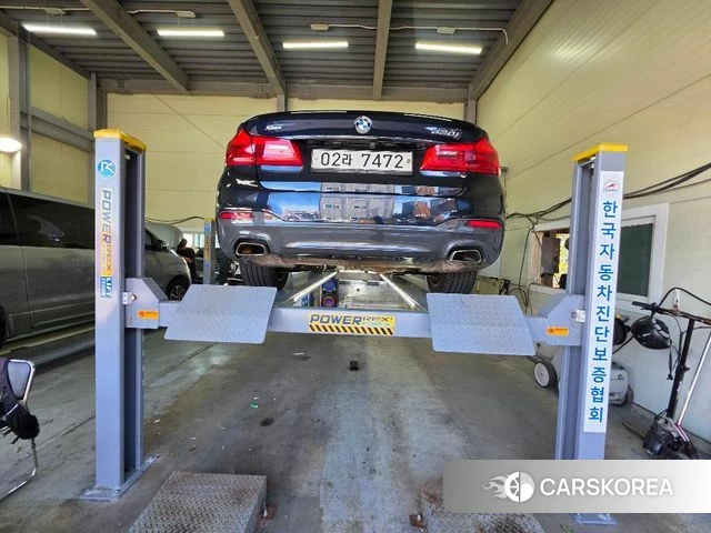 BMW 5 Series (G30) 2018 Черный из Кореи, фото 2