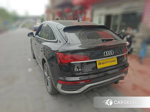 Audi Q5L Sportback 2021 Черный из Китая, фото 2