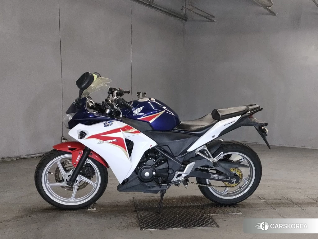 Проданный Honda CBR250R 2011 из Японии, фото 2