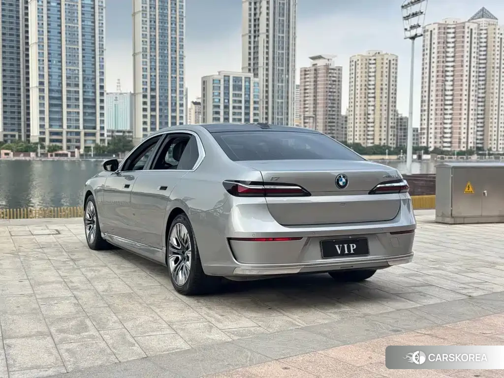 BMW i7 2023 Silver/gray из Китая, фото 2