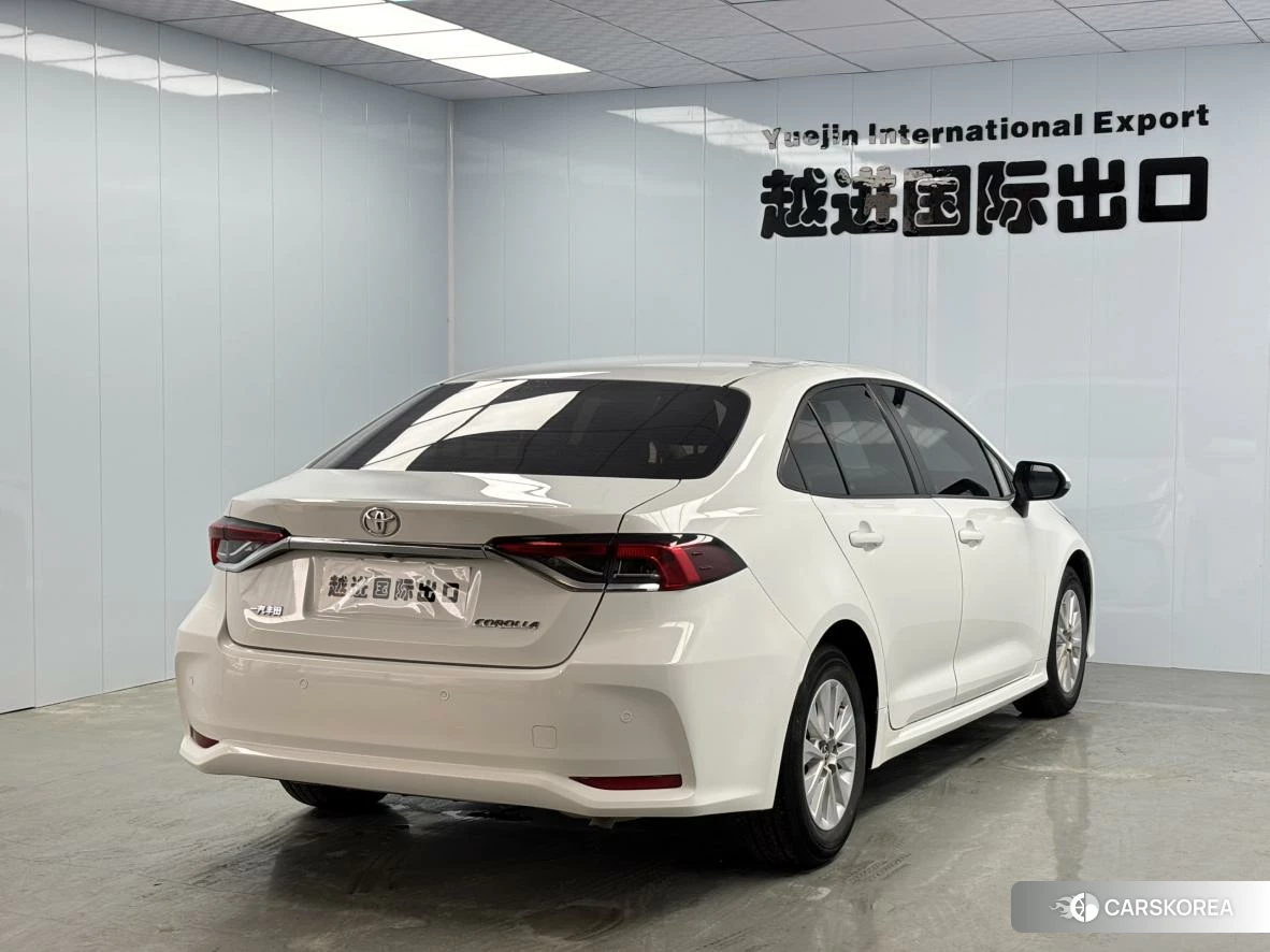 Toyota Corolla 2021 Белый из Китая, фото 3