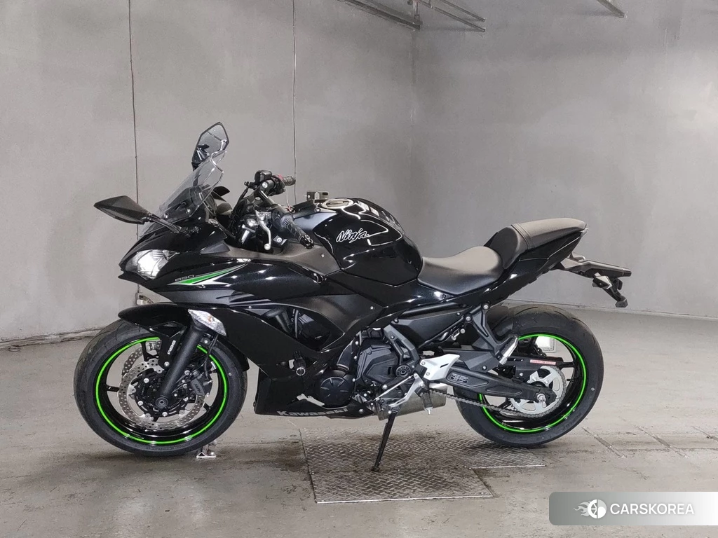 Проданный Kawasaki NINJA 650 2018 из Японии