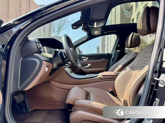 Mercedes-Benz E-class 2024 Черный из Китая, фото 2