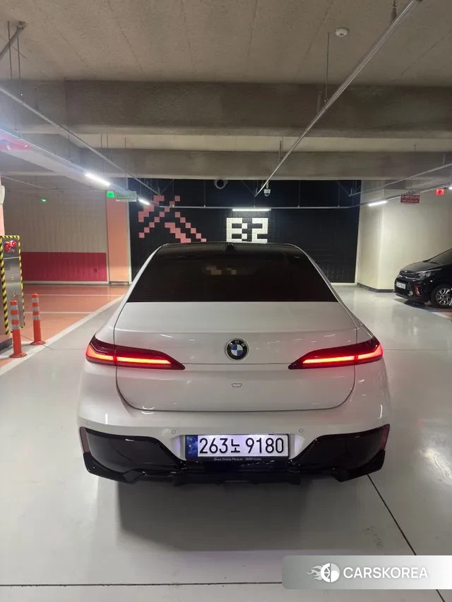 BMW 7 Series (G70) 2023 Белый из Кореи, фото 5