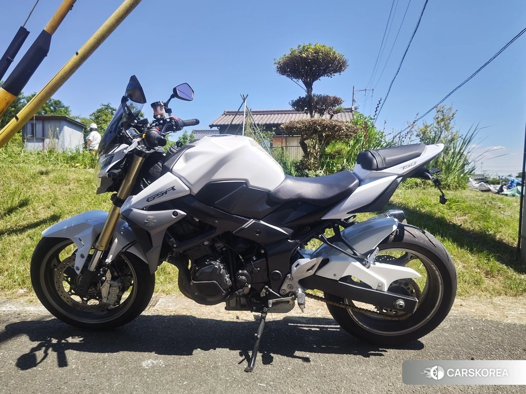 Проданный Suzuki GSR750 ABS 2013 из Японии, фото 2