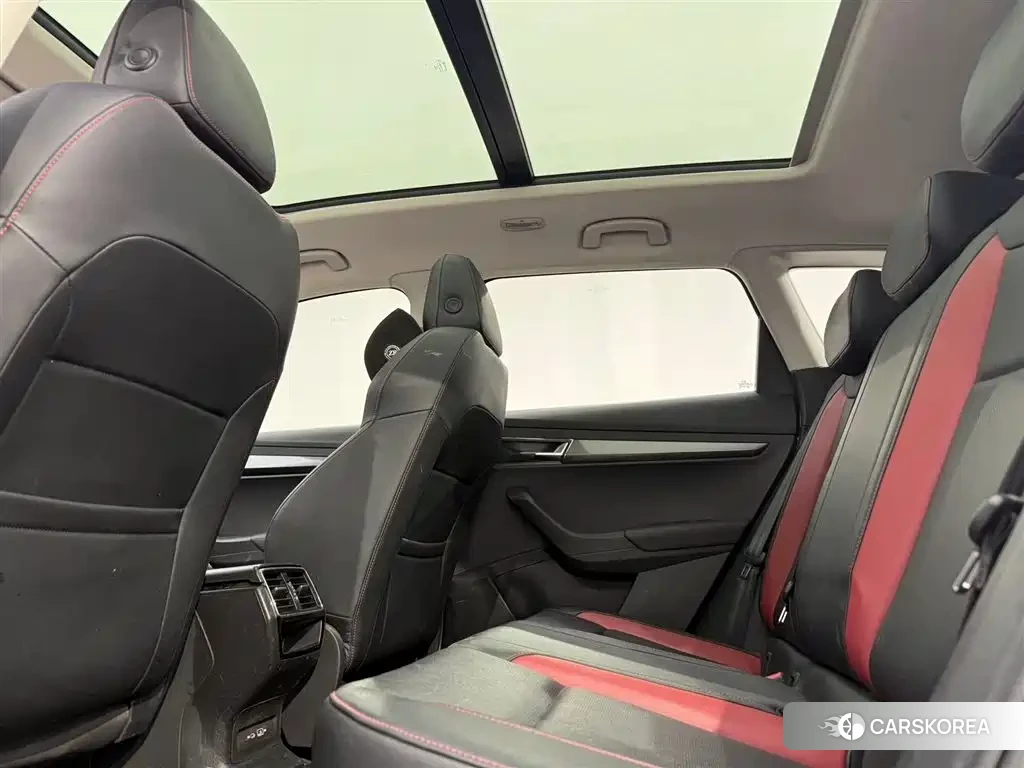 Skoda Krok 2023 Белый из Китая, фото 6