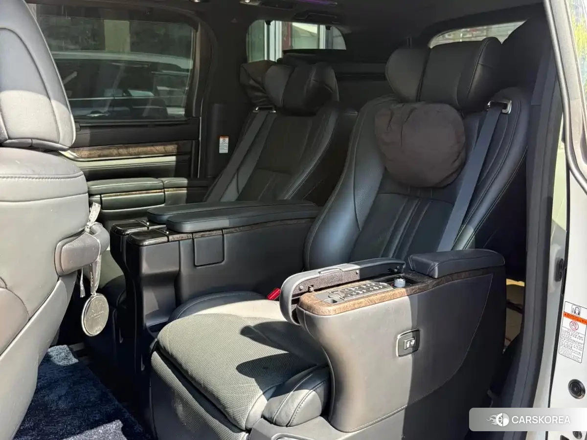 Toyota Elfa id 4679886 из Китая 12