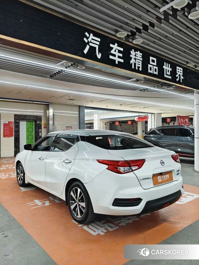 Nissan Bluebird 2021 Белый из Китая, фото 2