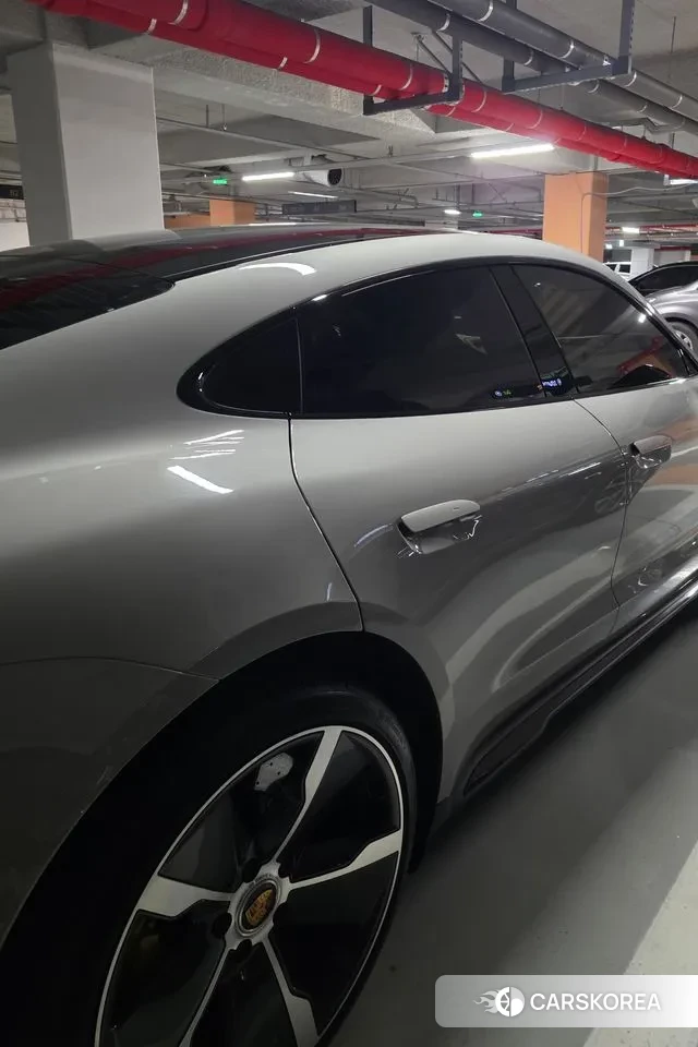 Porsche Taycan 2022 Жемчужный цвет из Кореи, фото 2