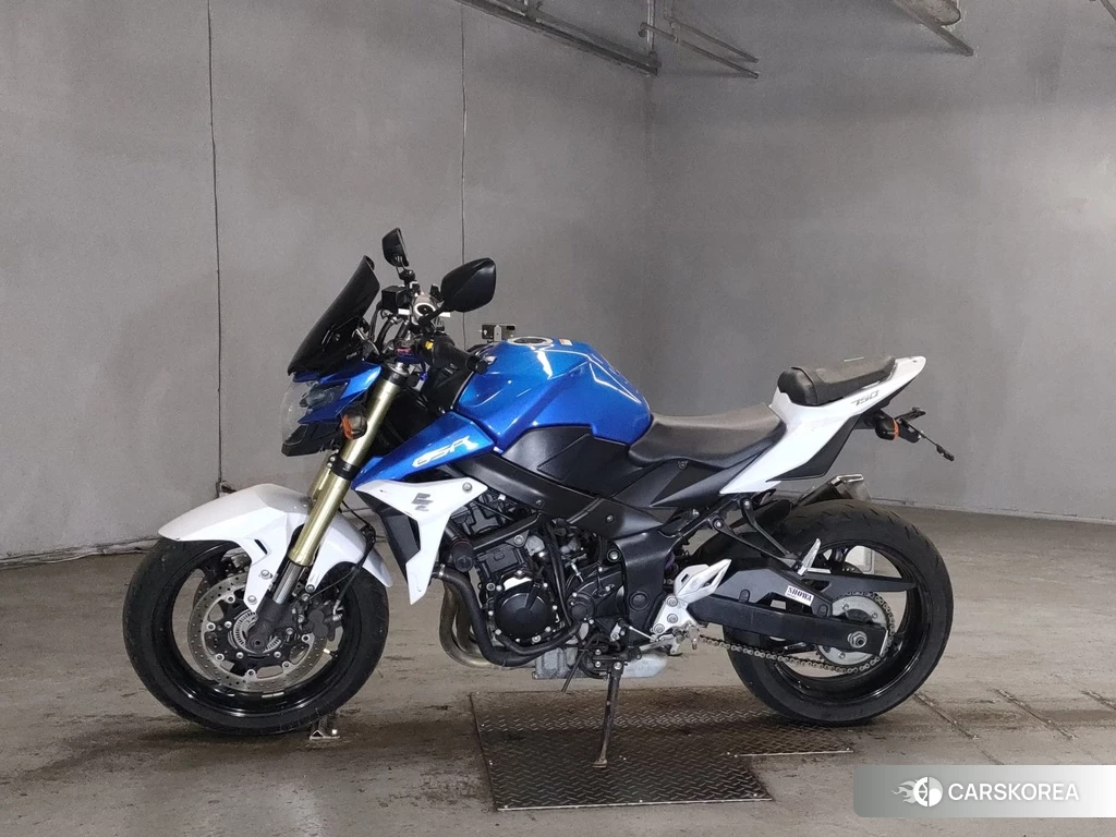 Проданный Suzuki GSR750 2013 из Японии, фото 2