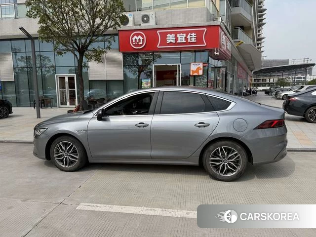 BYD Qin PLUS DM 2023 Темно-серый из Китая, фото 2