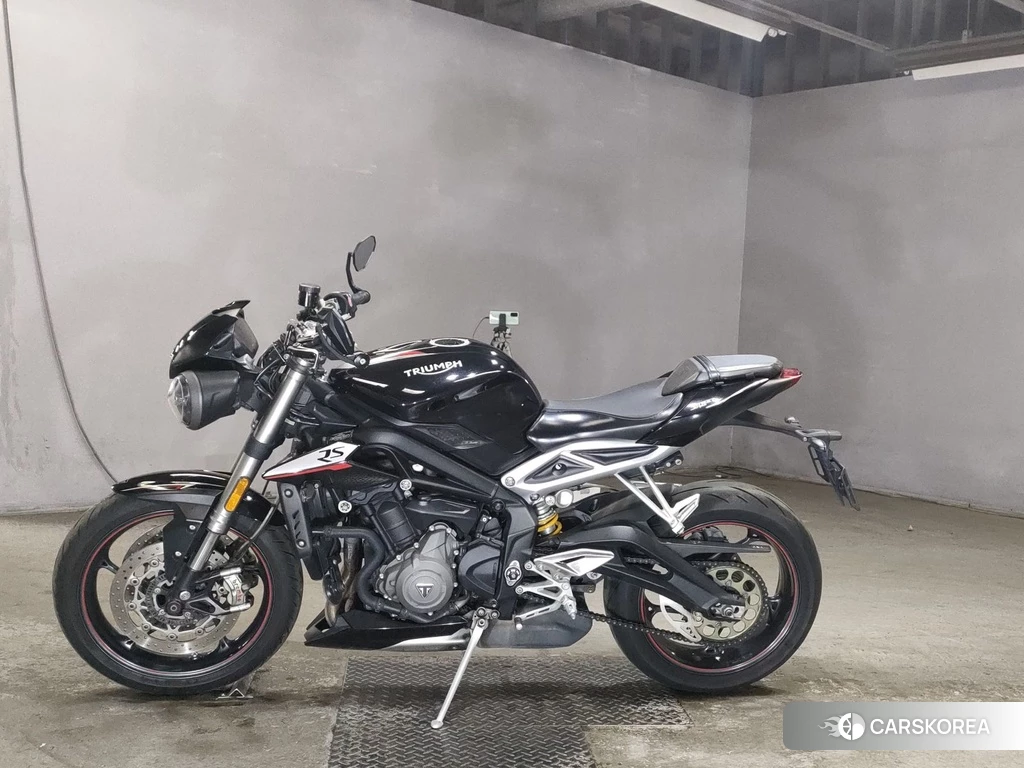 Проданный Triumph STREET TRIPLE 765 RS 2018 из Японии, фото 2