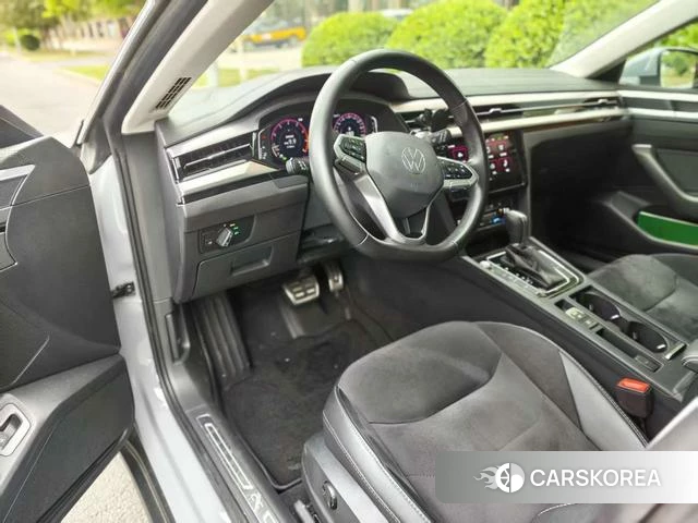 Volkswagen CC 2023 Темно-серый из Китая, фото 2