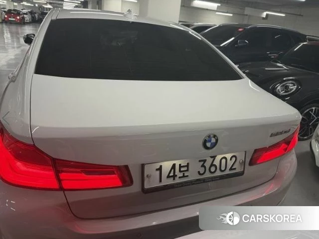 BMW 5 Series (G30) 2018 Белый из Кореи, фото 2